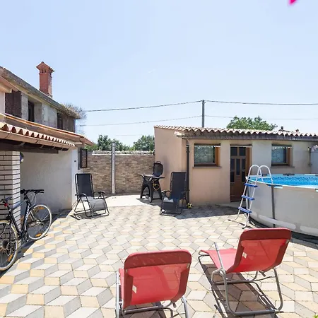 House Bakic Nyaraló